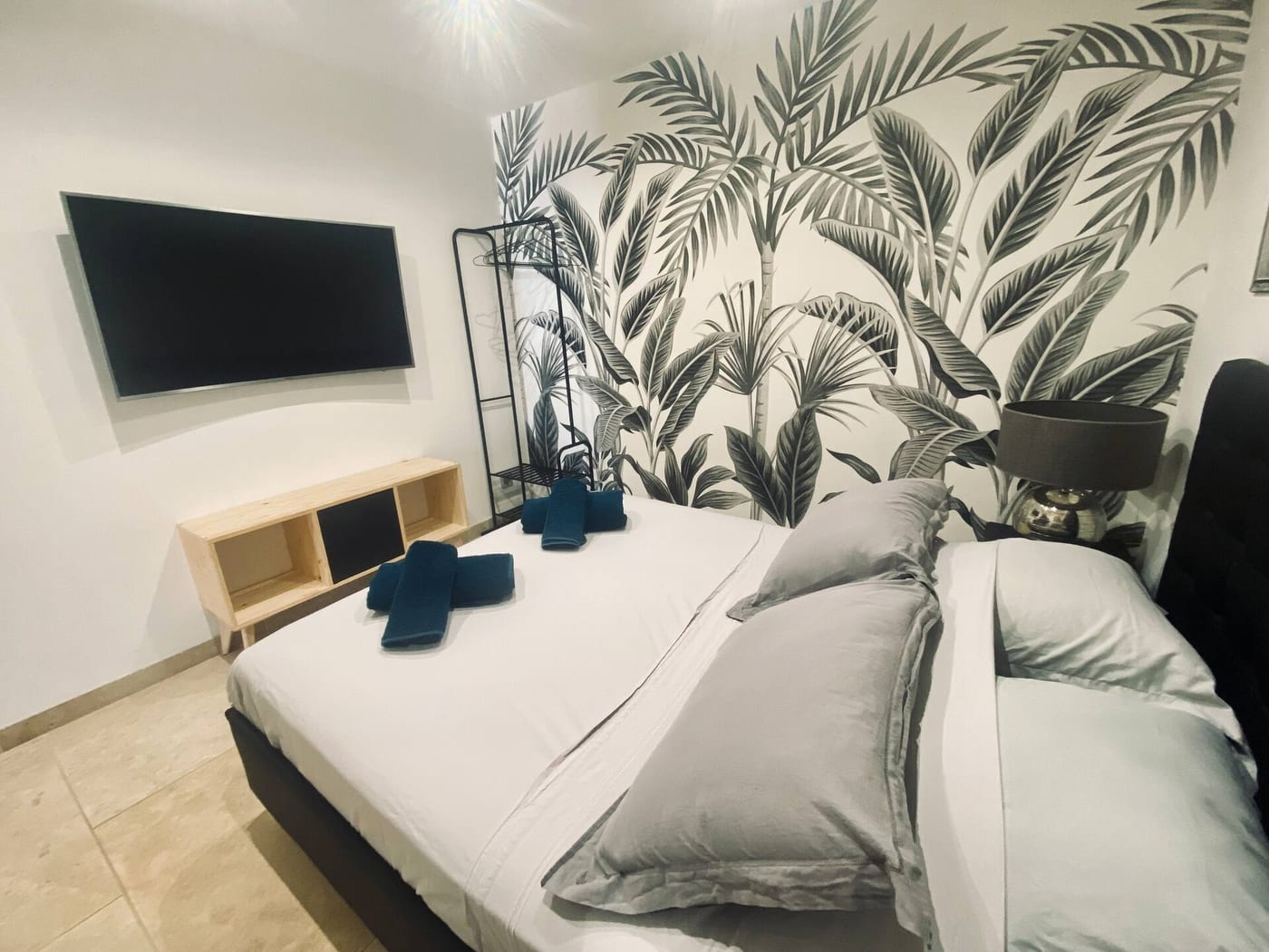 Double bedroom with TV