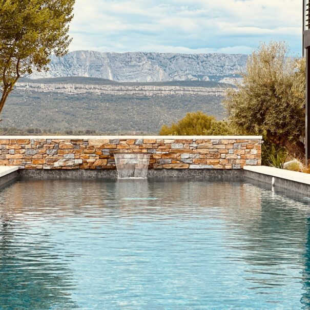 piscine vue sainte victoire